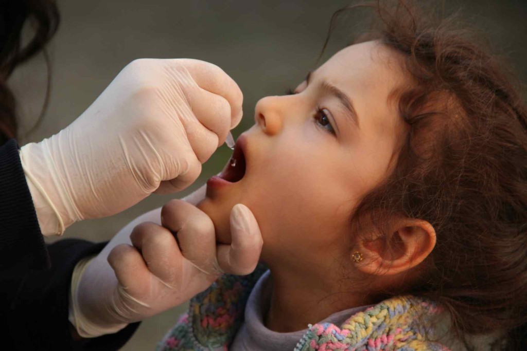 "2-	A young Syrian girl is vaccinated against polio by a Ministry of Health team in Osmaniye, Turkey. (UNICEF/Yurtsever)"